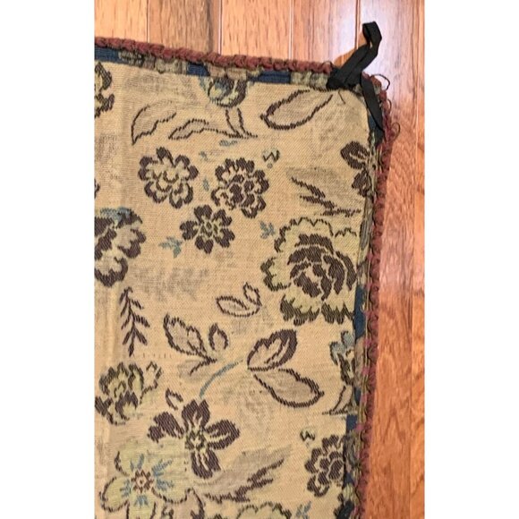 Vintage Floral Tapestry Table Runner - Elegant Home Decor - 36" x 17" - Picture 5 of 11